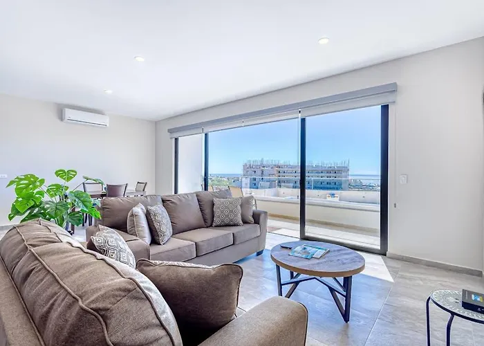 Stunning Oceanfront Luxury With Spacious Balcony- Perfect For Families Cabo San Lucas