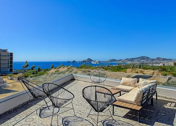 Stunning Oceanfront Luxury With Spacious Balcony- Perfect For Families Сasa de vacaciones