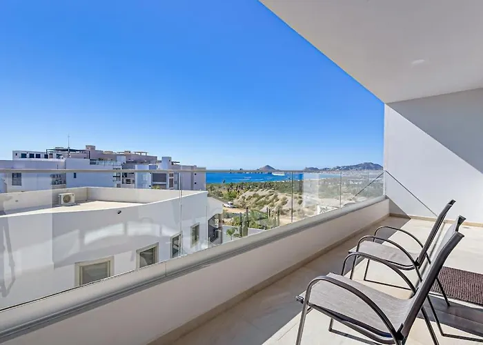 Сasa de vacaciones Stunning Oceanfront Luxury With Spacious Balcony- Perfect For Families *