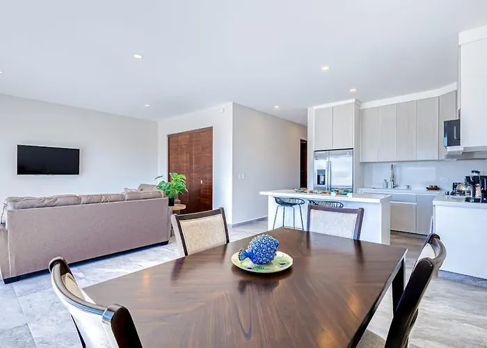Сasa de vacaciones Stunning Oceanfront Luxury With Spacious Balcony- Perfect For Families *