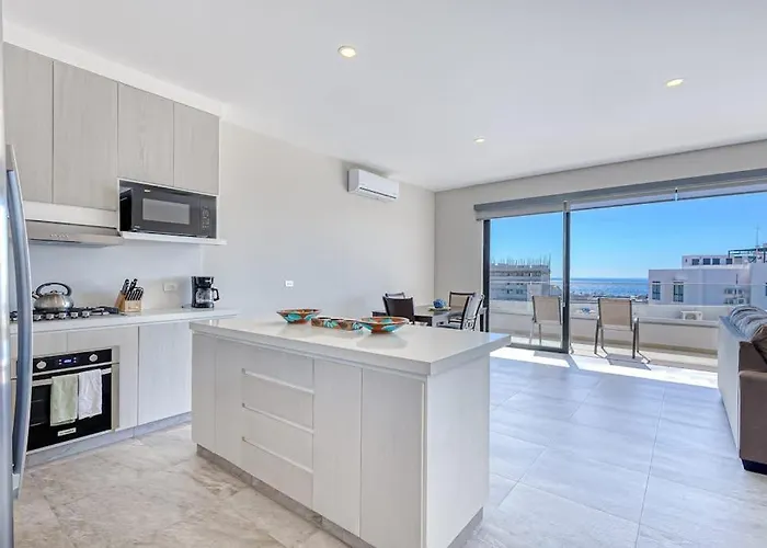 Stunning Oceanfront Luxury With Spacious Balcony- Perfect For Families Cabo San Lucas