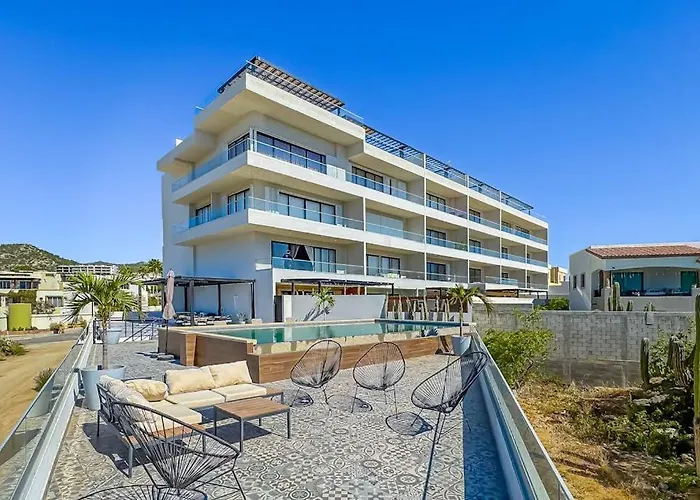 Stunning Oceanfront Luxury With Spacious Balcony- Perfect For Families