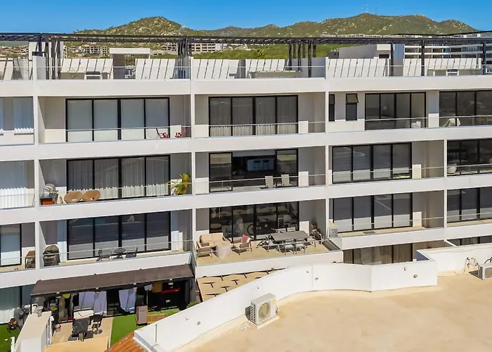 Stunning Oceanfront Luxury With Spacious Balcony- Perfect For Families Сasa de vacaciones Cabo San Lucas